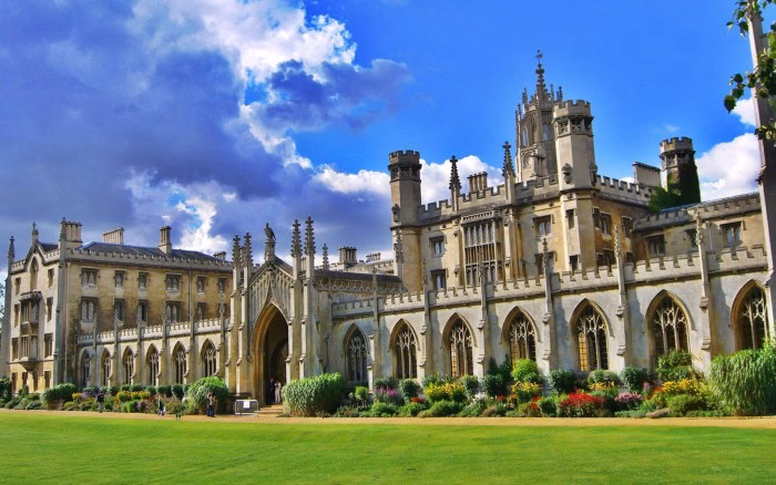 Co jest lepsze Oxford czy Cambridge?