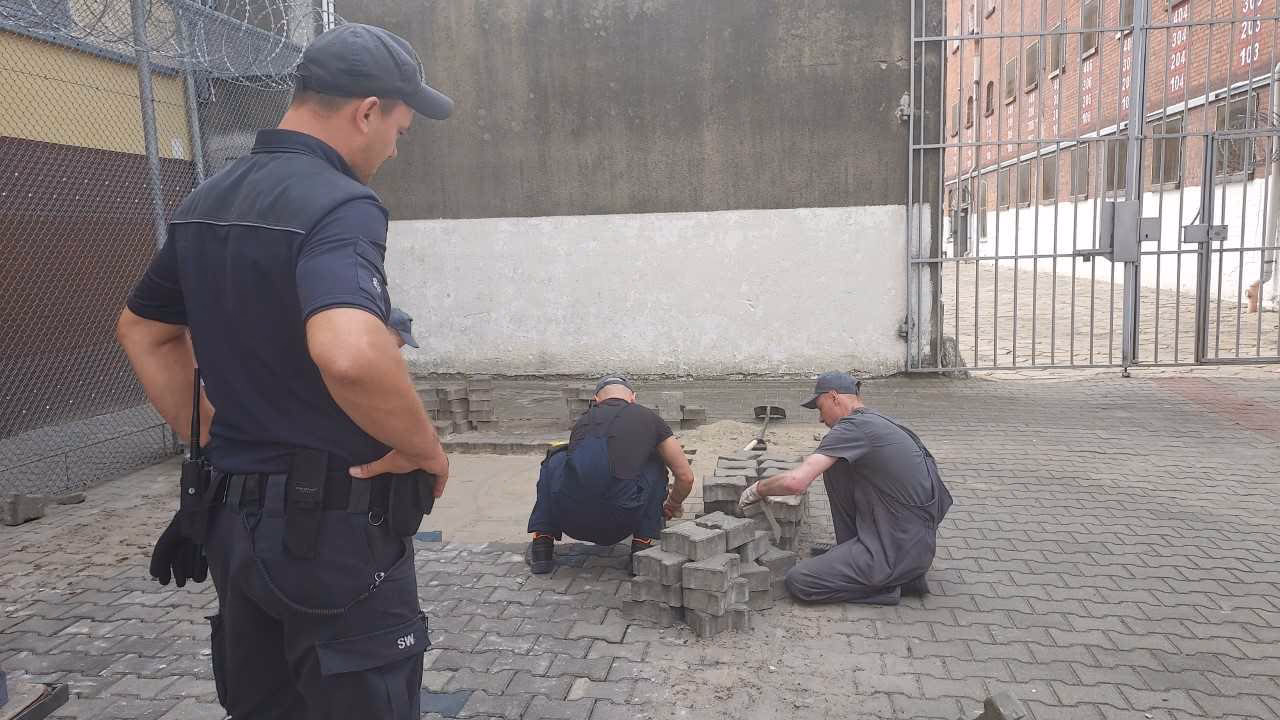 Ile na start w służbie więziennej?