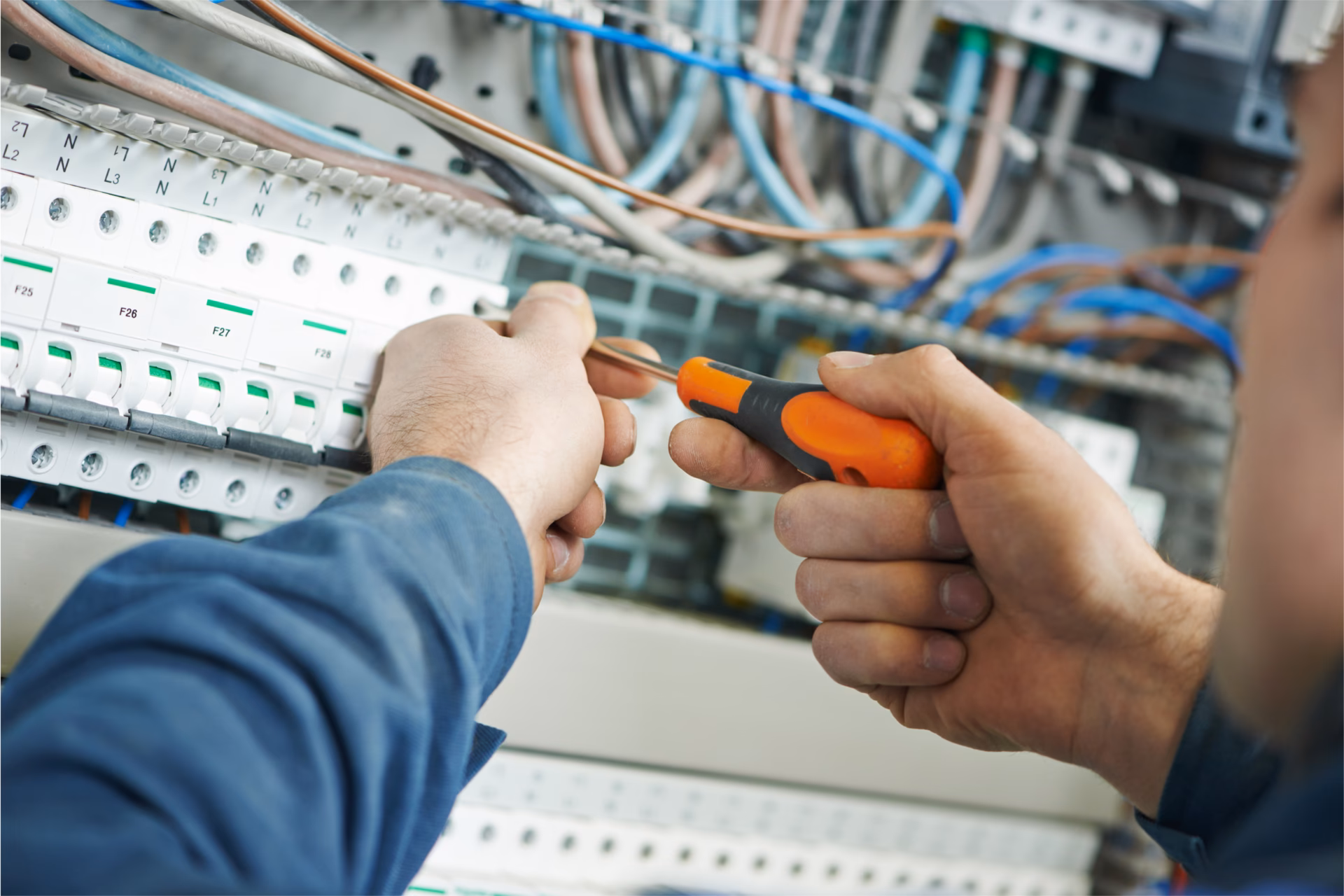 Czy bez szkoły można być elektrykiem?