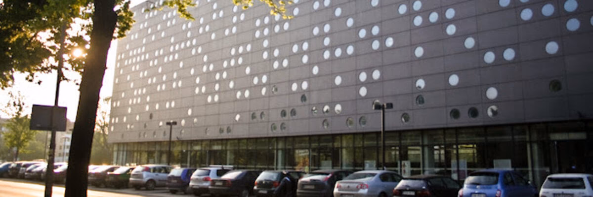Czy na Politechnice Wrocławskiej jest stołówka?