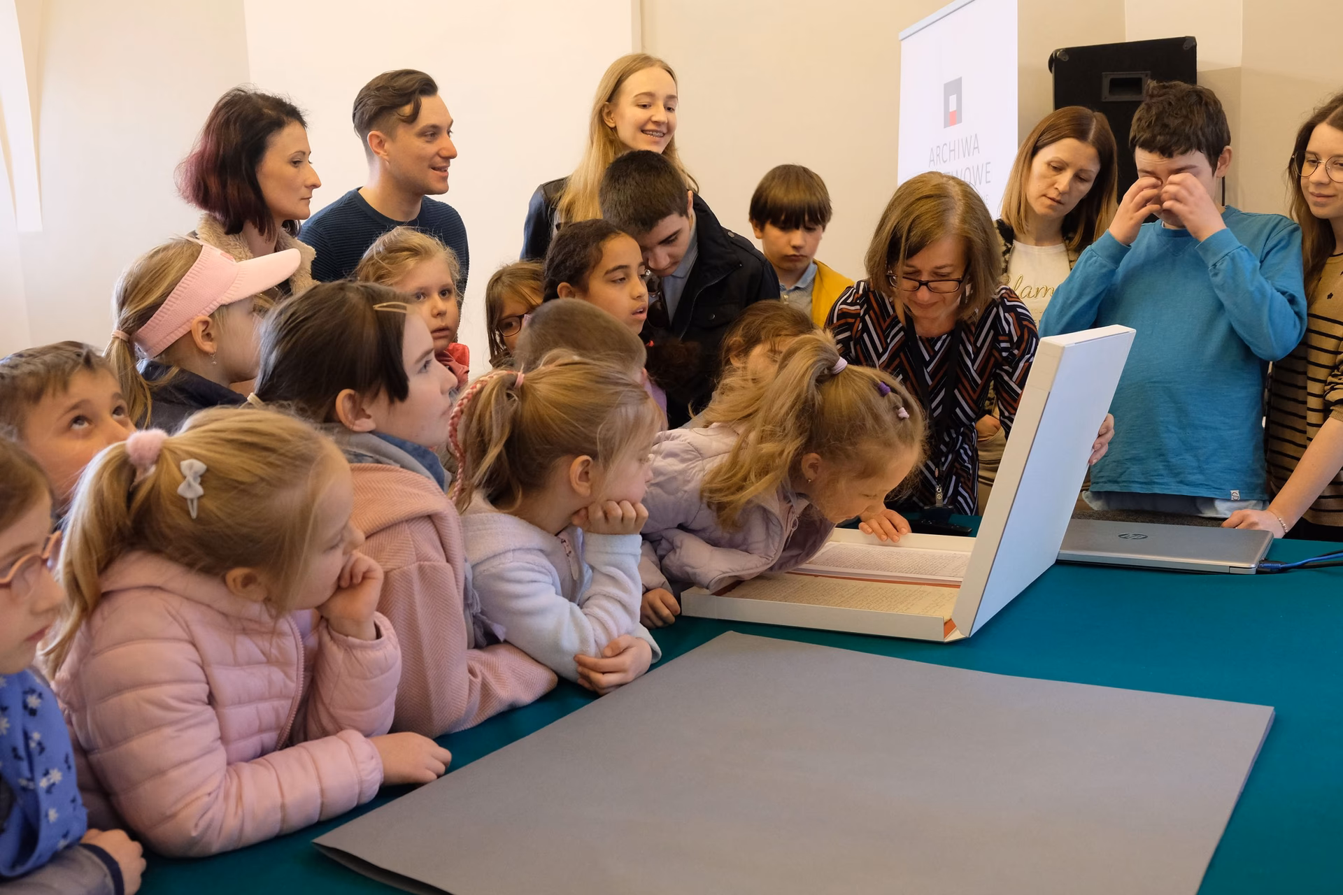 Ile kosztuje wydanie świadectwa pracy z archiwum?