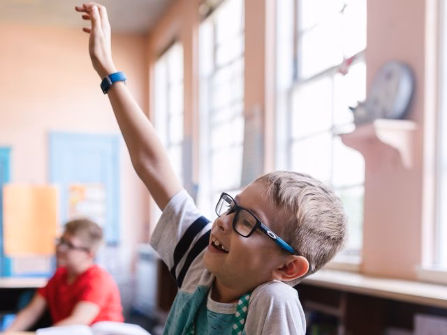 W jaki sposób dzieci głuche uczą się najlepiej?