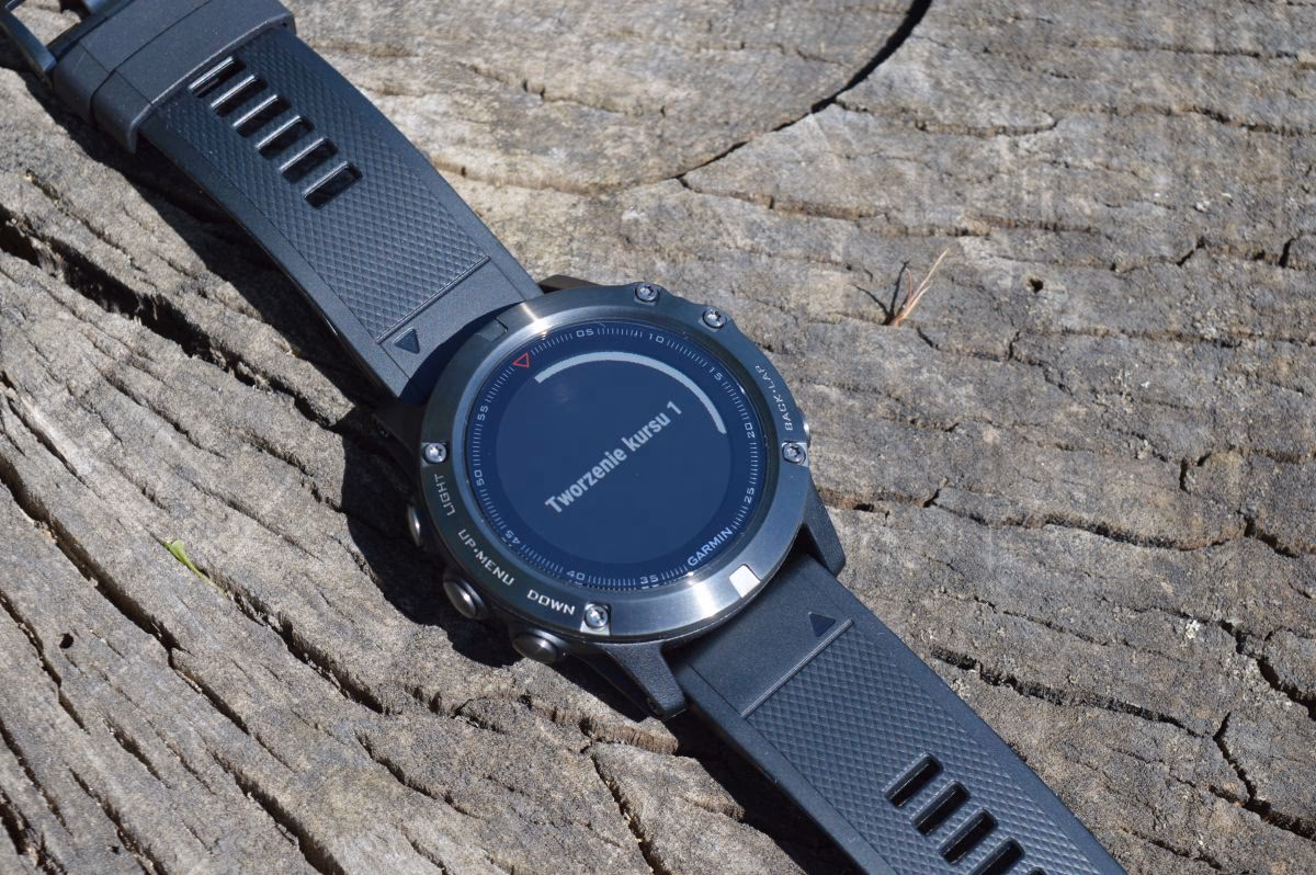 Jak usunąć kursy z zegarka Garmin?