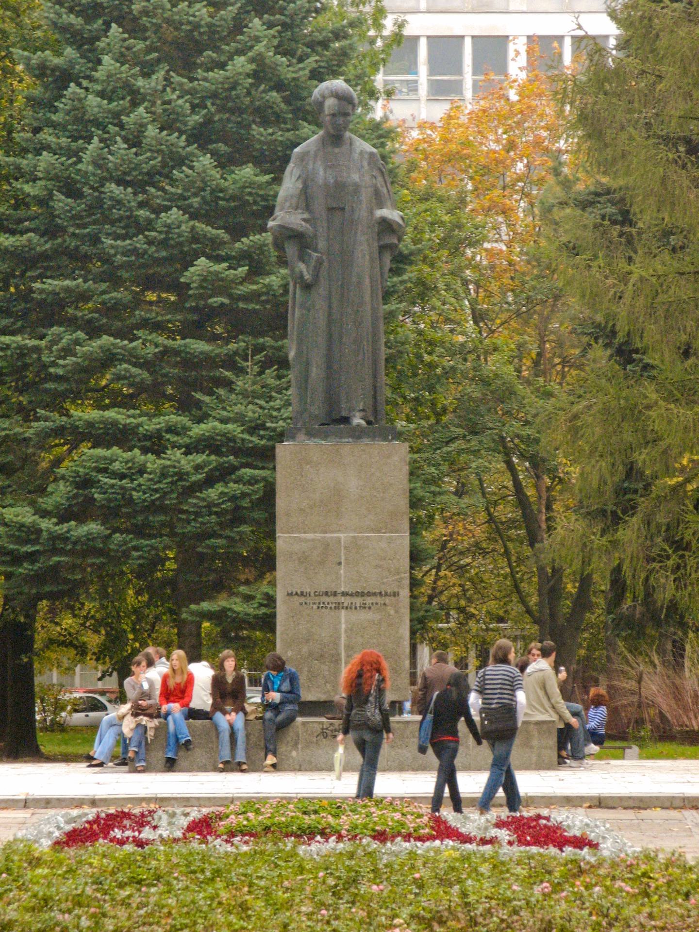 Na jaki uniwersytet uczęszczała Maria Curie?