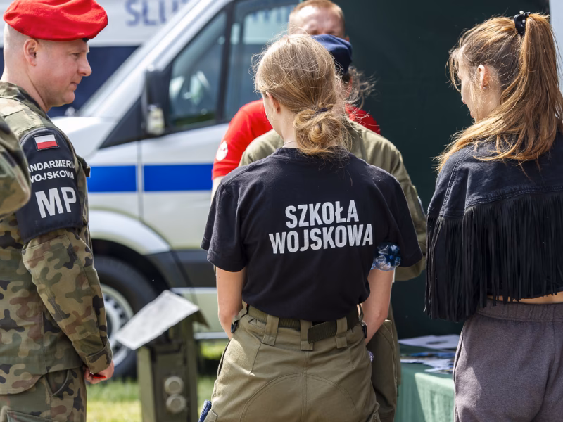 Co się robi w klasie mundurowej?