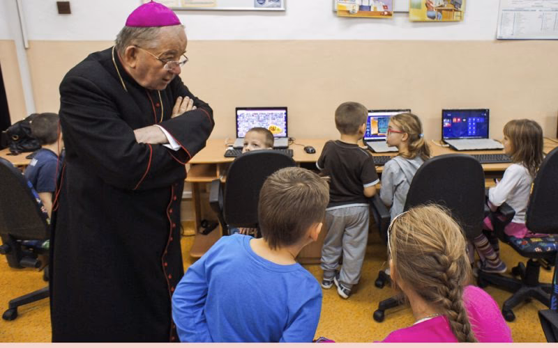Jak nazywa się nauka zajmująca się religią?