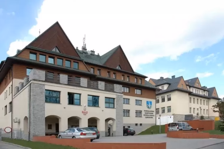 Czy w Nowym Targu jest akademik?