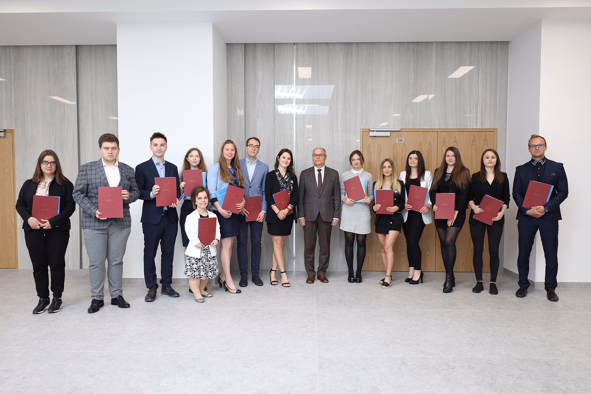 Ile osób dostaje stypendium rektora URZ?