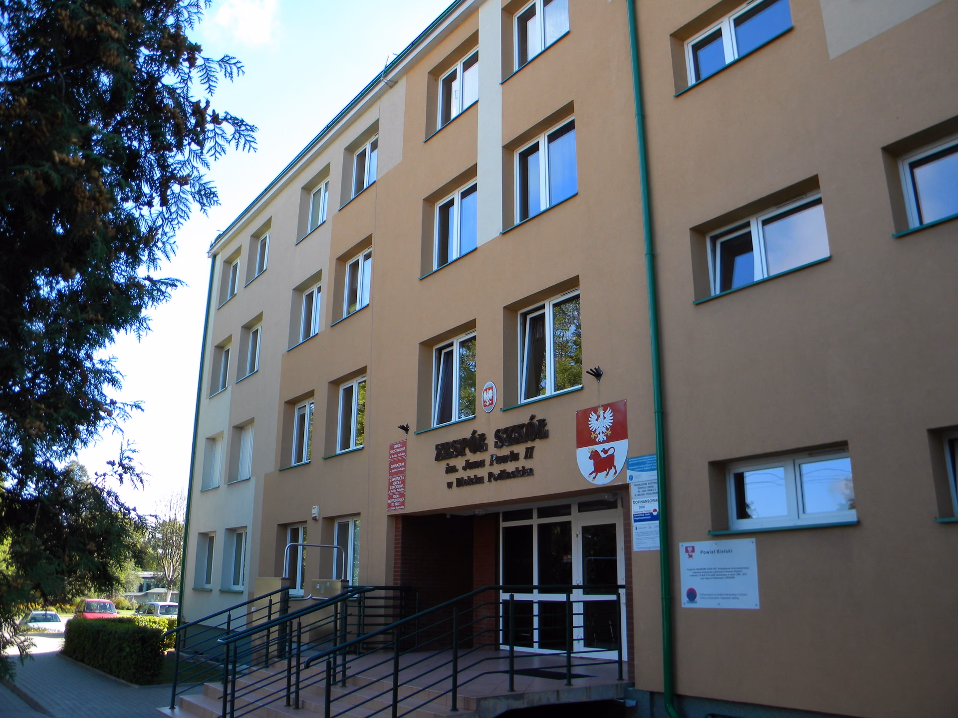 Ile jest szkół Jana Pawła II?