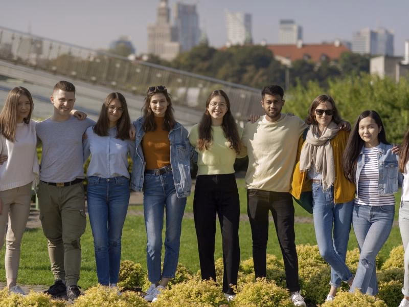 Ile osób dostaje się na UW?
