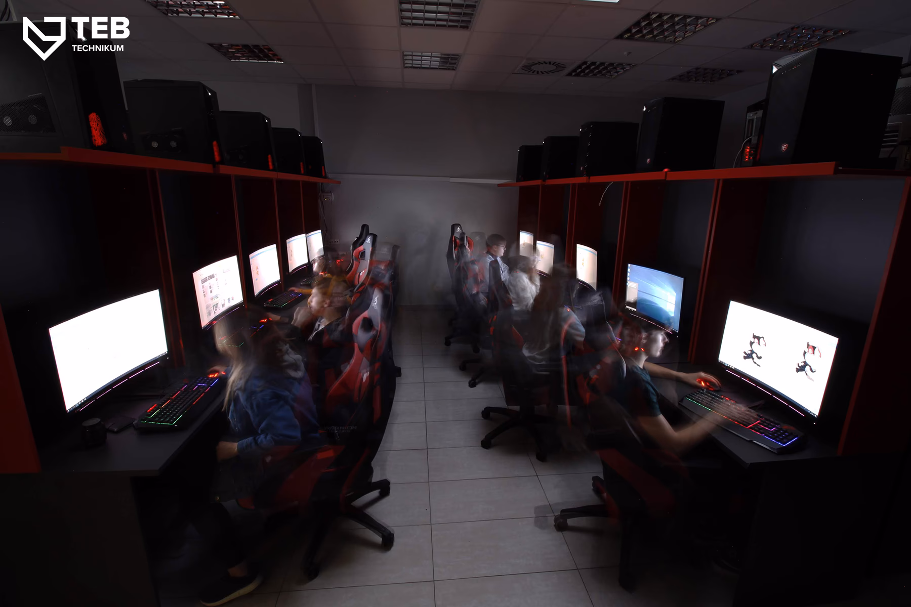 Czy jest szkoła e-sportowa?