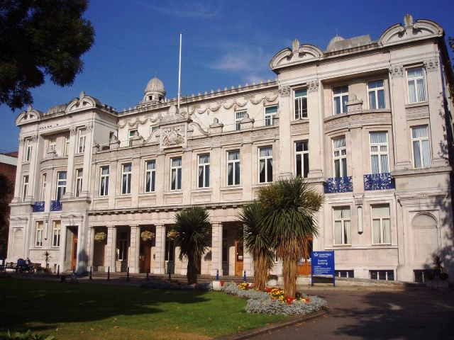 Z czego słynie Queen Mary University of London?