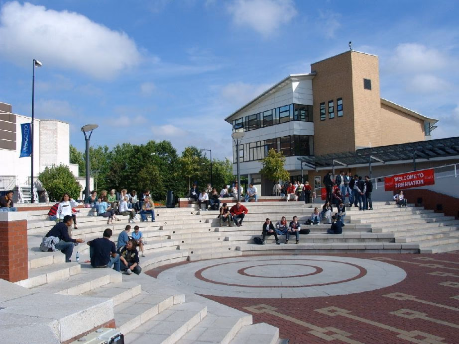 Ile kosztuje Warwick?