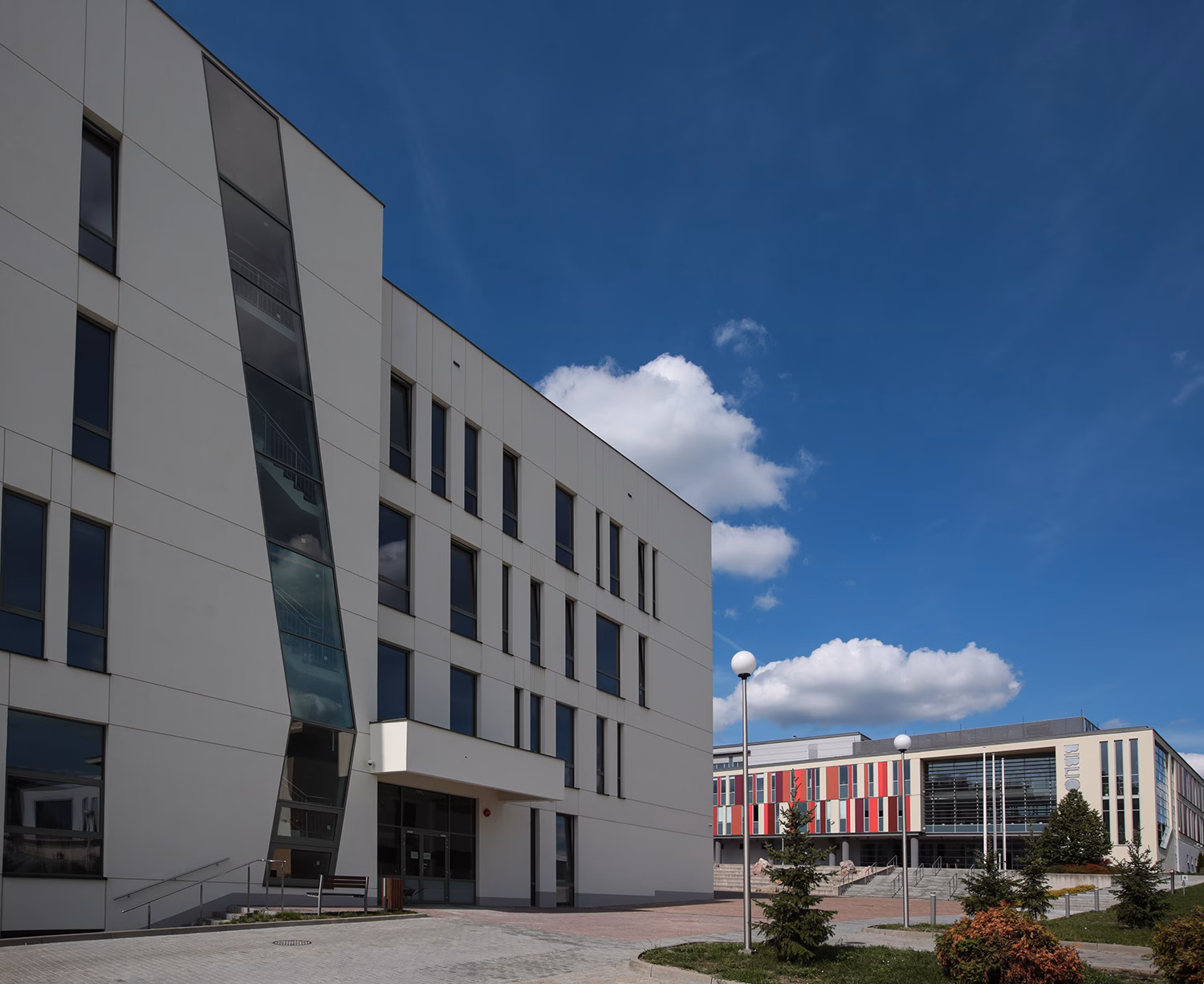 Jakie są terminy rekrutacji na Uniwersytet Jana Kochanowskiego w Kielcach?